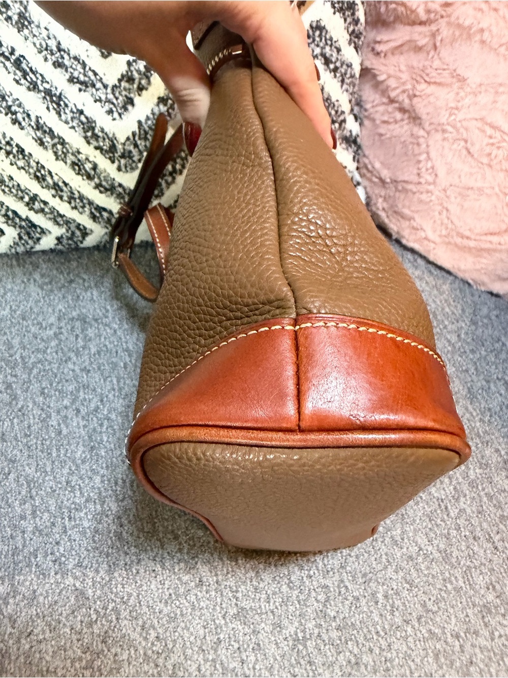 EUC Dooney & Bourke Brown Pebbled Leather Crossbody Bag - Picture 5 of 12